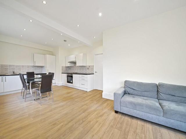 Hackney Road, Hoxton, London, E2 2 bed flat to rent £3,000 pcm £692 pw