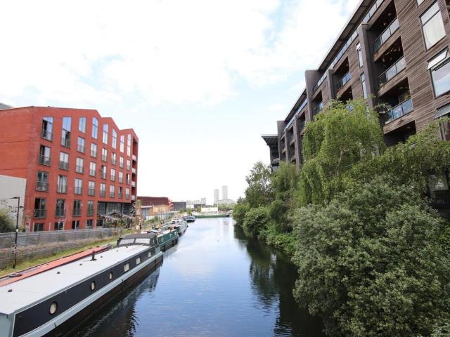 Hackney, Stratford