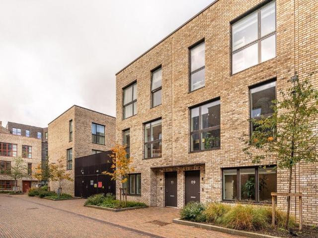 Hackney Wick, London, E20 4 bed terraced house to rent £8,498 pcm £1,961 pw