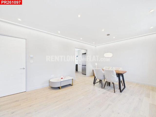 Hackney – 3 Bedrooms Flat 3 bed flat to rent £3,839 pcm £886 pw