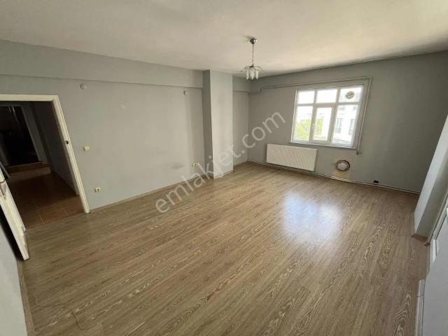 Hadımköyde Merkezi Geniş 3+1 Kiralık Daire