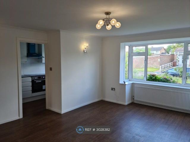 Haddon Close, Borehamwood WD6, 2 bed maisonette to rent, £1,800 pcm | PrimeLocation