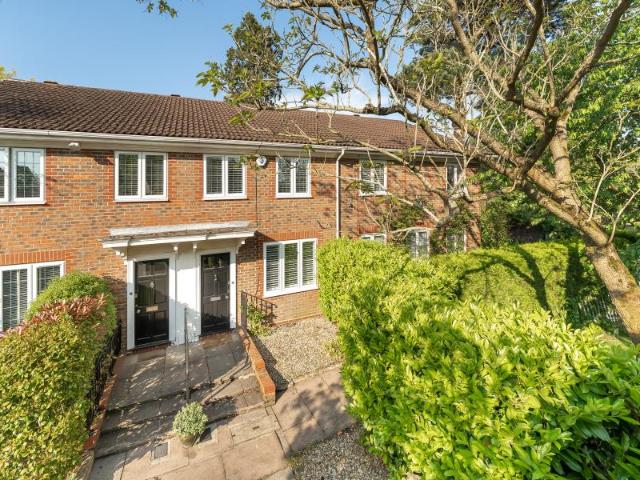 Haddon Close, Weybridge 3 bedrooms Property for lettings Seymours