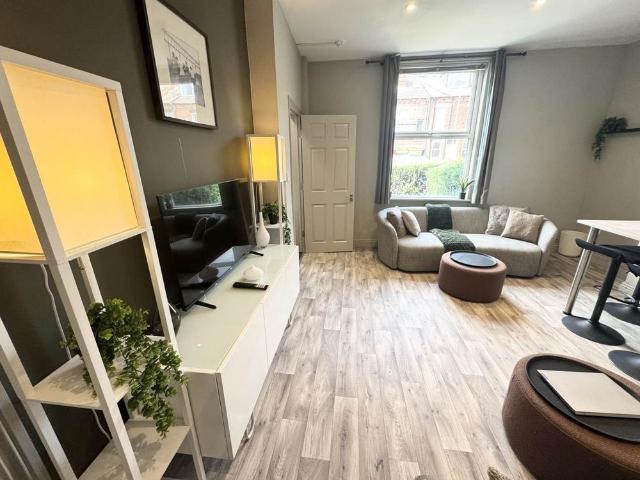 Haddon Avenue Room 1, Burley, Leeds