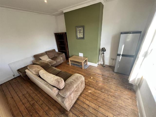 Haddon Road, Burley, Leeds, LS4 2JE 4 bed terraced house to rent £2,132 pcm £492 pw