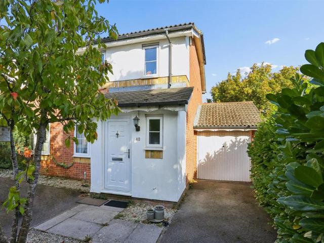 Hadleigh Drive, Sutton SM2 3 bed semi detached house to rent £2,400 pcm £554 pw