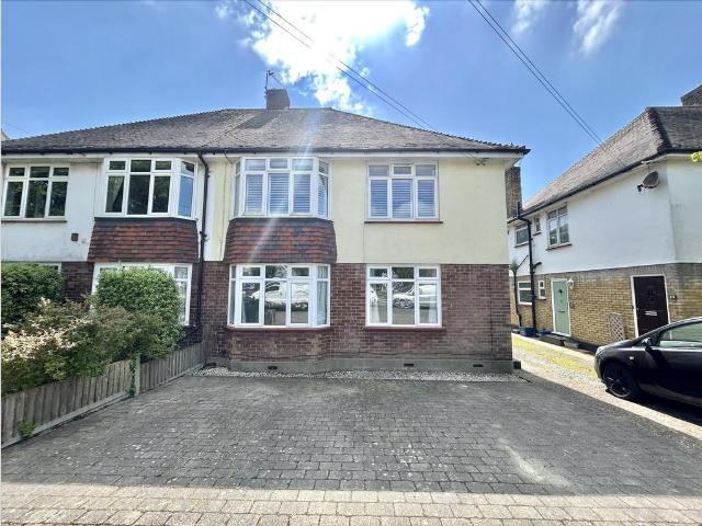 Hadleigh Road, Leigh On Sea, Essex 2 bed flat to rent £1,400 pcm £323 pw
