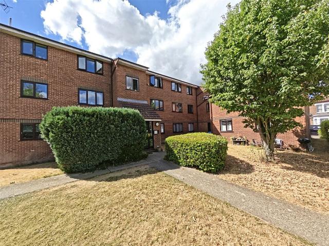 Hadley Road, Barnet EN5, 1 bed flat to rent, £1,500 pcm | PrimeLocation