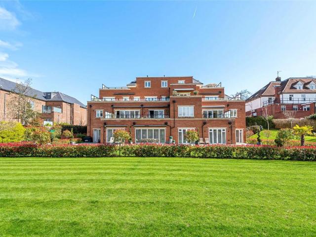 Hadley Wood Golf Course, Walmar Close, London, EN4 0LA, United Kingdom | 2 bed apartment for rent #48905842 | Rentberry