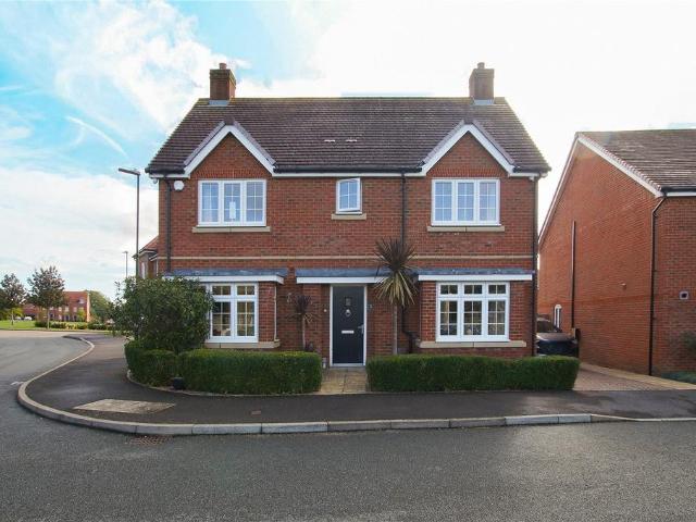 Hadrian Drive, Westhampnett. 4 bed detached house to rent £2,495 pcm £576 pw