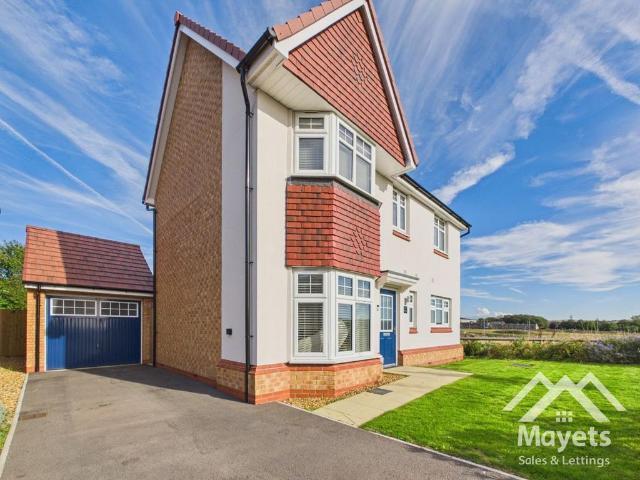 Hadrians Turn, Blackburn. Lancs. BB2 3FD 3 bed detached house to rent £1,650 pcm £381 pw