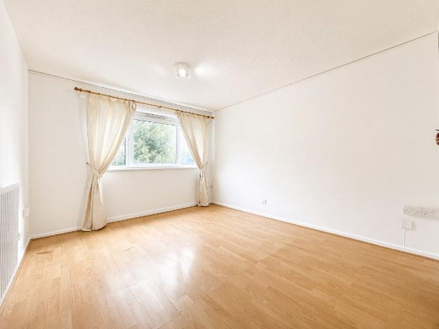 Hadrians Ride, Enfield EN1, 1 bed flat to rent, £1,550 pcm | PrimeLocation