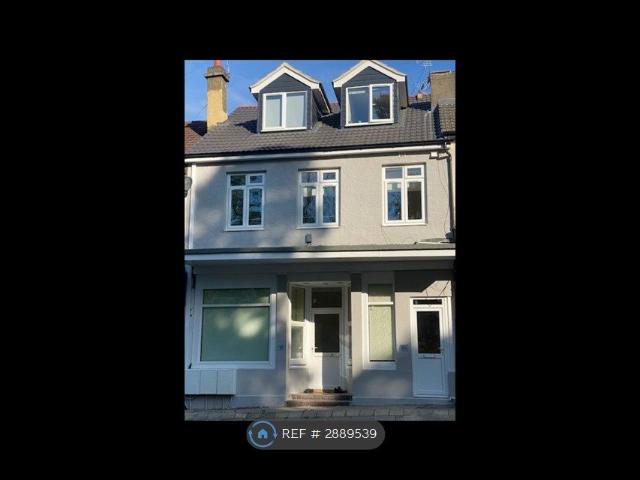 Haemes House, Camberley GU16, 2 bed flat to rent, £1,300 pcm | PrimeLocation