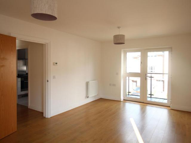 Hagden Lane, WATFORD WD18 2 bed flat to rent £1,895 pcm £437 pw