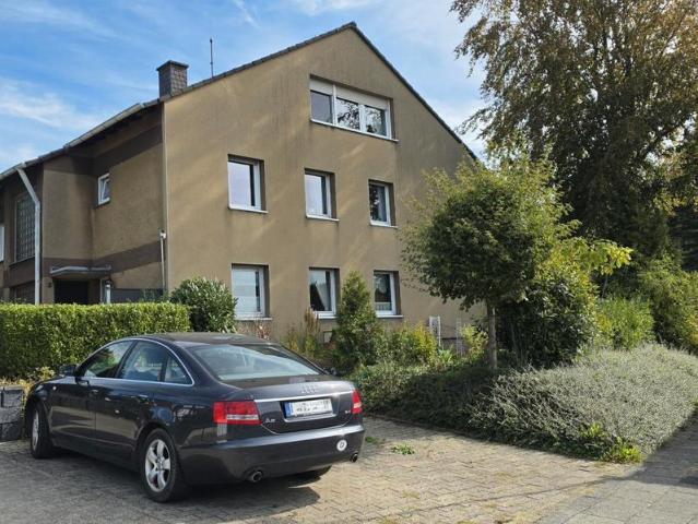 Hagen Boele: Reihenendhaus in sehr guter Lage mit 3 Wohnungen