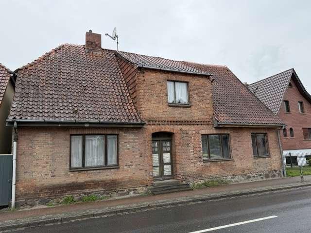 Hagenow Freistehendes Einfamilienhaus mit Ausbaupotenzial & großem Grundstück