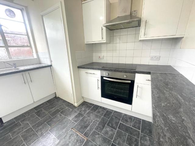 Hagley Road West, Oldbury, B68 2 bed flat to rent £850 pcm £196 pw