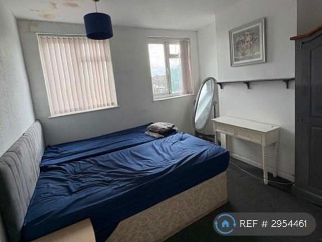 Hagley Road West, Oldbury, B68 4 bed flat to rent £1,700 pcm £392 pw