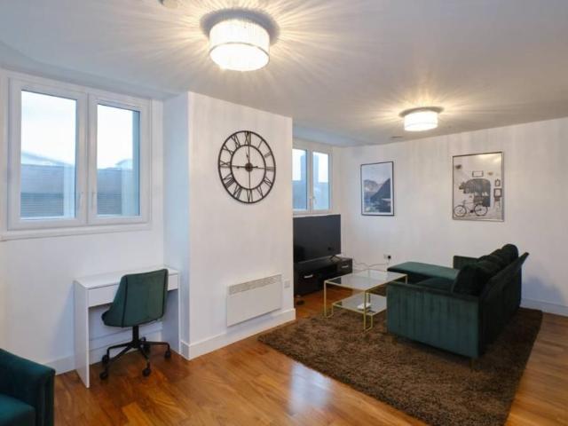 Hagley Road, Birmingham B16, 2 bed flat to rent, £950 pcm | PrimeLocation