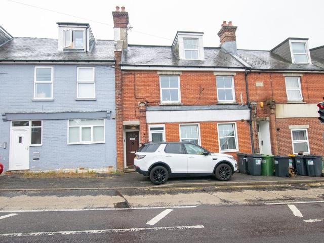 Hailsham Road, Heathfield TN21, 2 bed flat to rent, £1,050 pcm | PrimeLocation