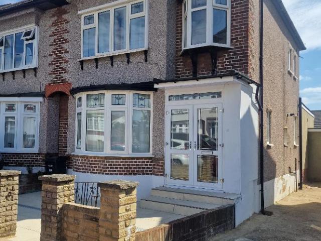 Hainault, Ilford IG6 3 bed semi detached house to rent £2,799 pcm £646 pw