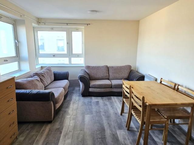Hainault Street, Ilford IG1, 2 bed flat to rent, £1,900 pcm | PrimeLocation