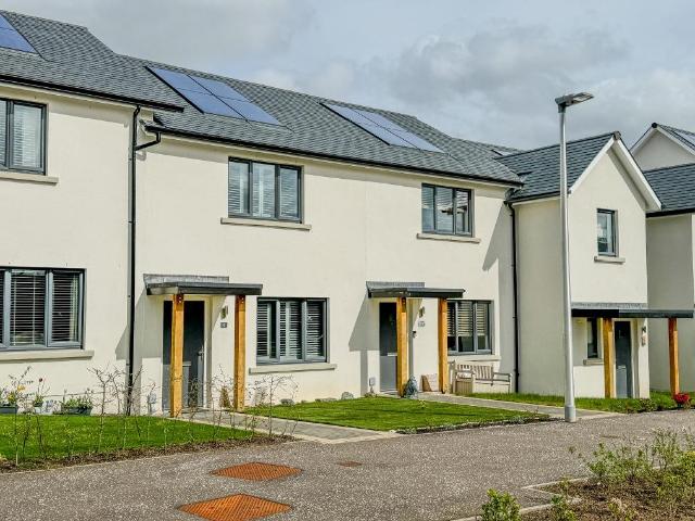 Haining Park, Loanhead, Midlothian, EH20 2 bed terraced house to rent £1,575 pcm £363 pw