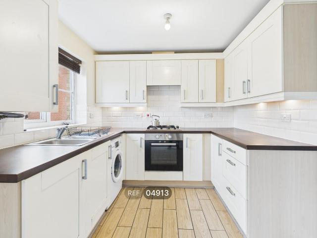 Hainsworth Park, Hull HU6, 2 bed flat to rent, £725 pcm | PrimeLocation