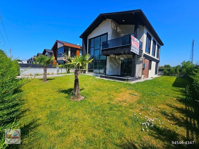 Hak Emlak'tan 429m Arsa Üzerinde Tam Müstakil 4+1 Lüks Villa