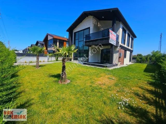 Hak Emlak'tan 429m² Arsa Üzerinde Tam Müstakil 4+1 Lüks Villa
