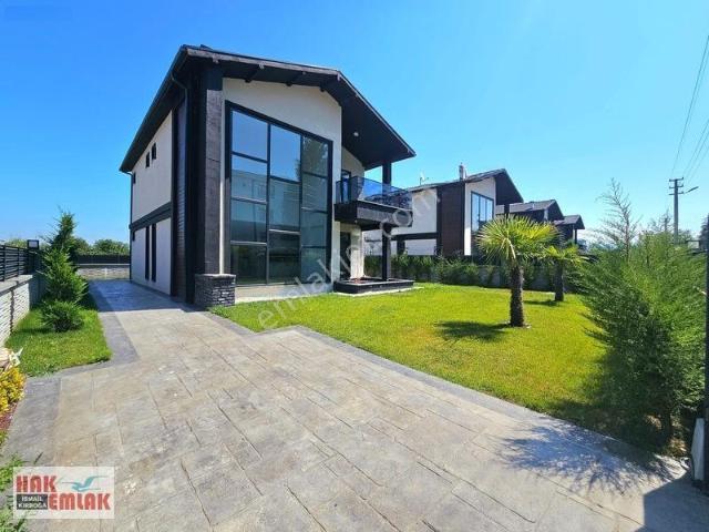 Hak Emlak'tan 429m² Arsa Üzerinde Tam Müstakil 4+1 Lüks Villa