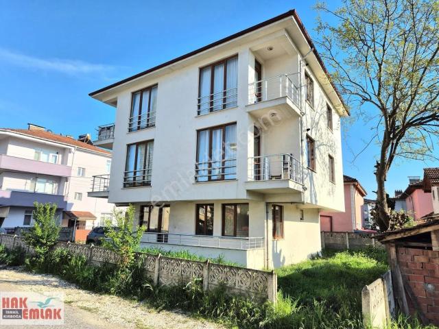 Hak Emlak'tan Cumhuriyet Mahallesinde Kiralık 2+1 Daire