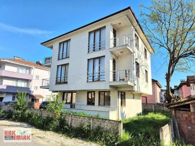 Hak Emlak'tan Cumhuriyet Mahallesinde Kiralık 2+1 Daire