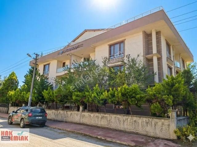 Hak Emlak'tan Cumhuriyet Mahallesinde Satılık 4+2 Dubleks Daire