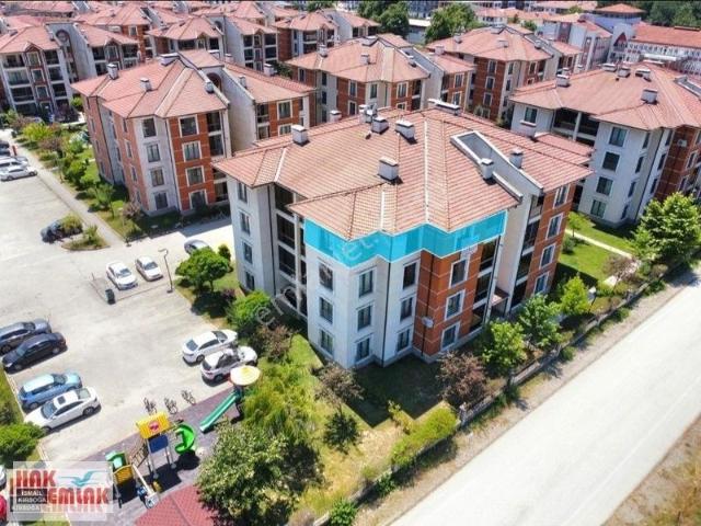 Hak Emlaktan Aşiyan Konaklarında Kiralık 3+1 Daire