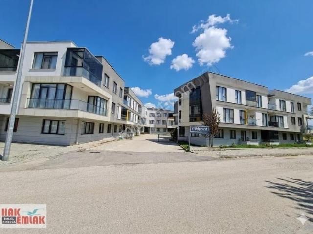 Hak Emlaktan Çavuşlar Mahallesinde Site İçinde Kiralık 3+1 Daire