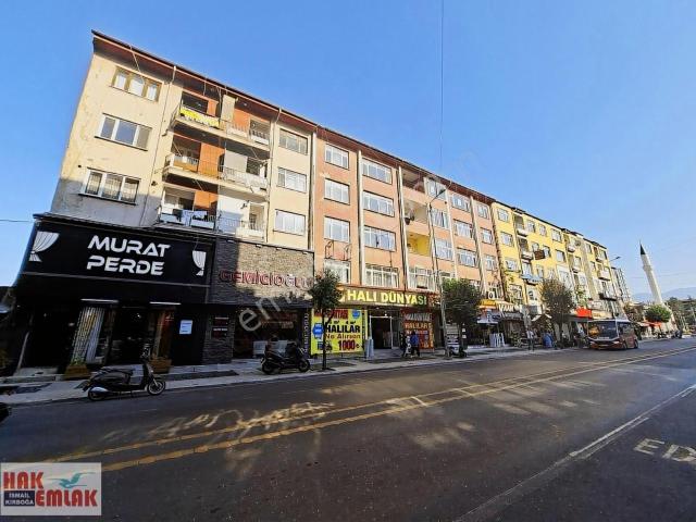 Hak Emlaktan Burhaniye Mah.de Şehir Merkezinde Kiralık 3+1 Daire