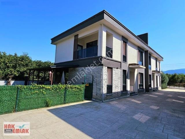 Hak Emlaktan Şıralık Mahallesinde Şok Şok Satılık 4+1 Lüks Villa