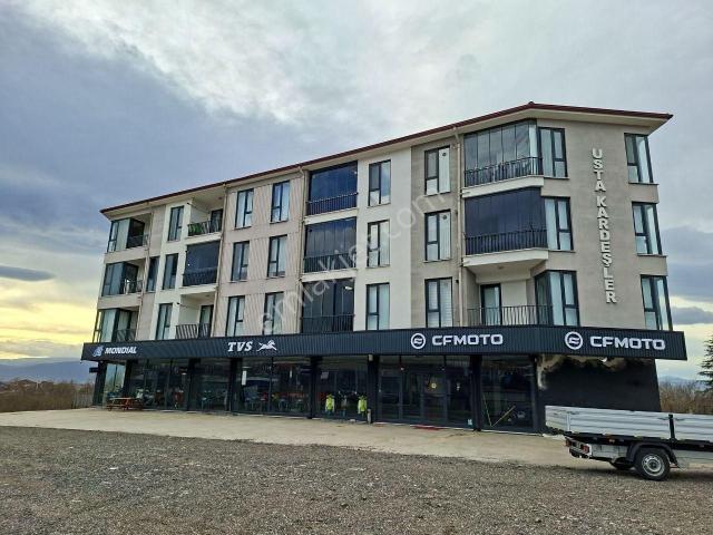Hak Emlaktan Üniversitede Cadde Cepheli Satılık 1+1 Eşyalı Daire