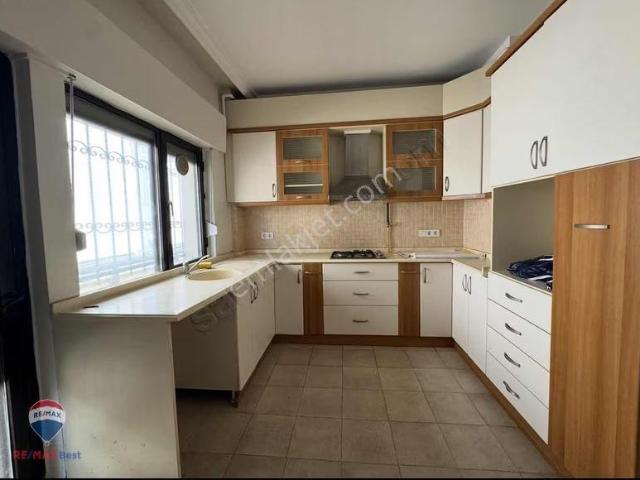 Hakan Büyükten Bostanlıda Çok İyi Konumda 3+1 Kiralık Daire