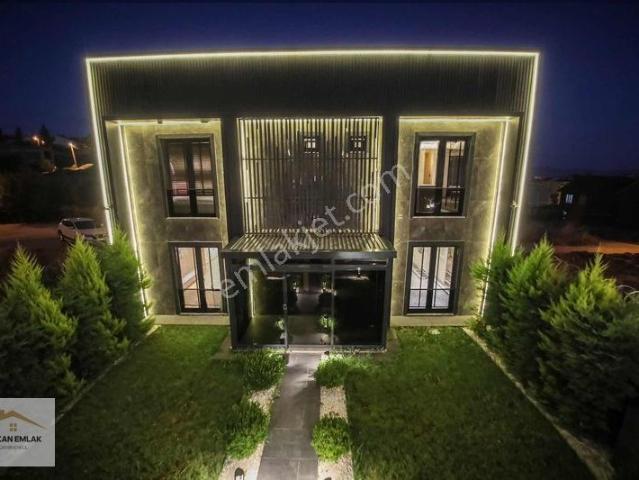 Hakan Emlak Binevlerde Eşsiz Konumda Ultra Lüks Yapılı Villa