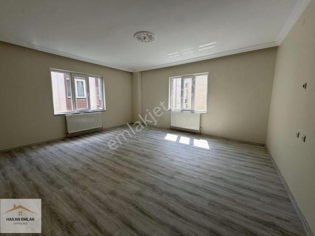 Hakan Emlak'tan Albayrak Cd 3+1 Kiralık Daire
