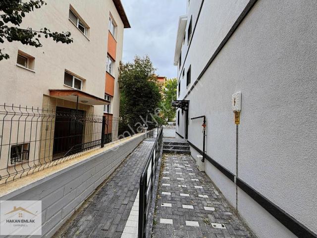 Hakan Emlak'tan Ata Caddesi'nde Satılık Daireler