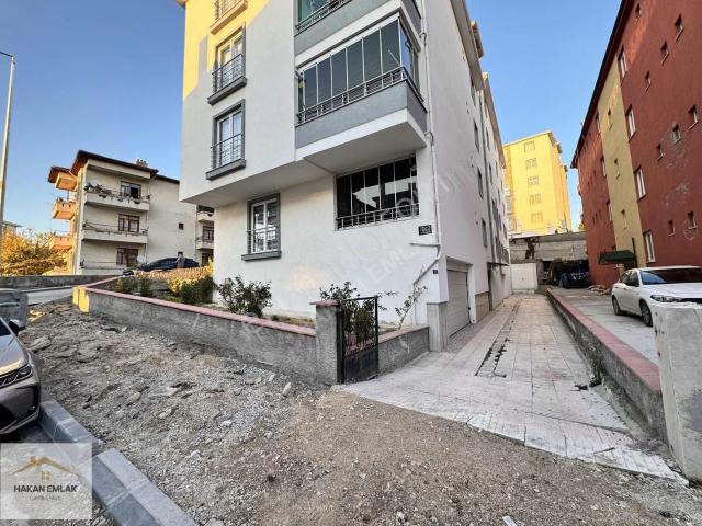 Hakan Emlaktan Bhçlvlr Salim Akaydın Okulu Yanı Satlık 3+1 Daire