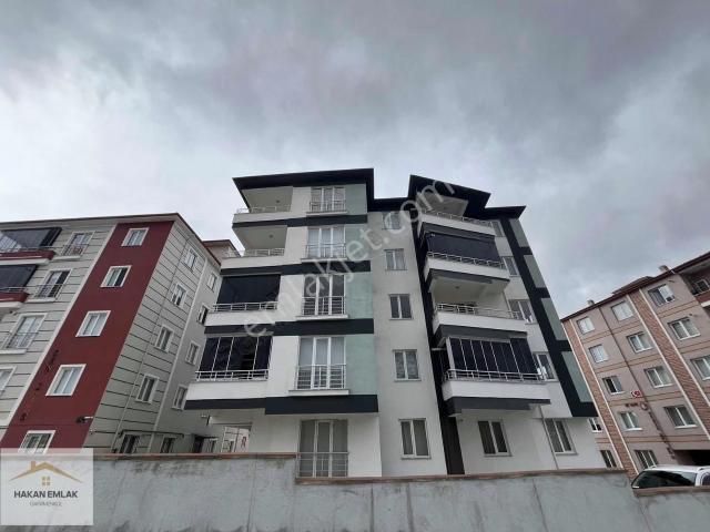 Hakan Emlak'tan Ekin Caddesi Üzerinde 3+1 Satılık Daire