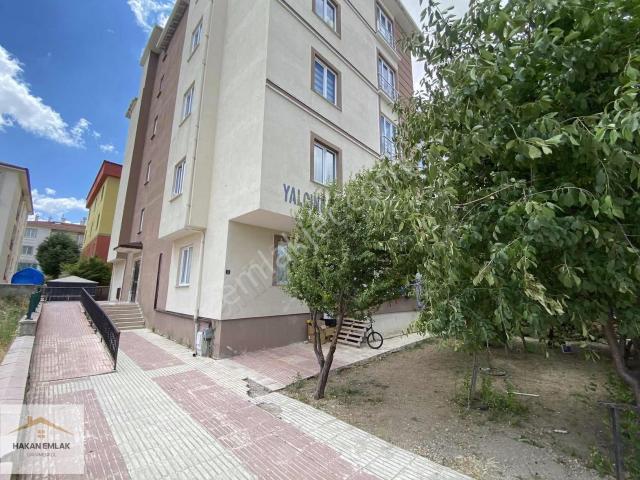 Hakan Emlak'tan Ertuğrul Gazi Okulu Yakını 2+1 Satılık Daire
