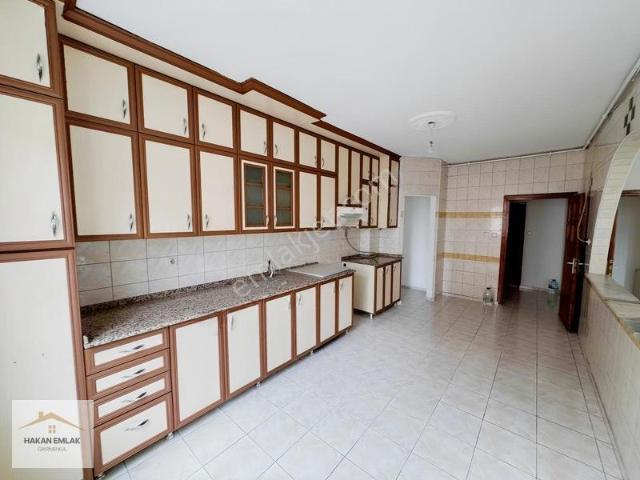 Hakan Emlaktan Eti Lisesi Yanı 100. Yıl Blokta 3+1 Kiralık Daire