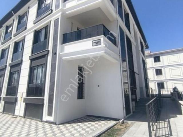 Hakan Emlak'tan Hastane Bölgesinde 2+0 Sıfır Kiralık Daireler