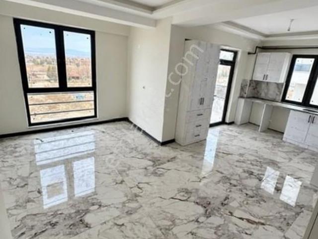 Hakan Emlak'tan Hastane kent Park Yakını 2+0 Kiralık Daire