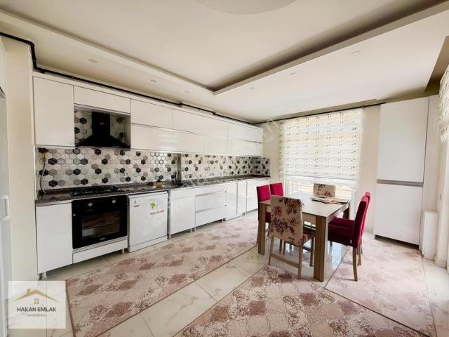 Hakan Emlak'tan İnönü Caddesinde 2+0 Full Eşyalı Kiralık Daire!